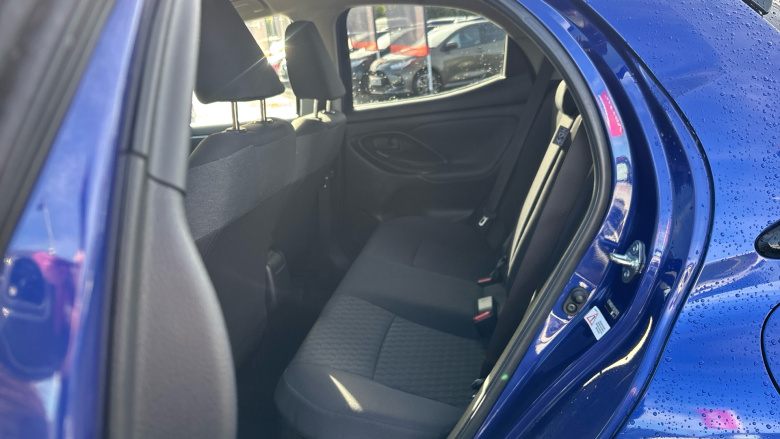 Toyota Yaris 1.5 Hybrid Design 5dr CVT Hybrid Hatchback